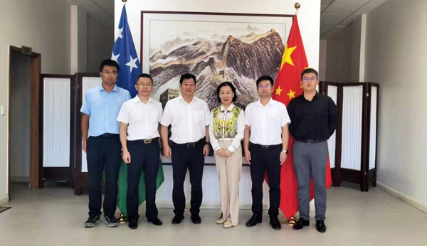 集團(tuán)董事長(zhǎng)王元旦一行視察所羅門(mén)群島項(xiàng)目建設(shè)情況 并拜會(huì)中國(guó)駐所使館李慶華參贊